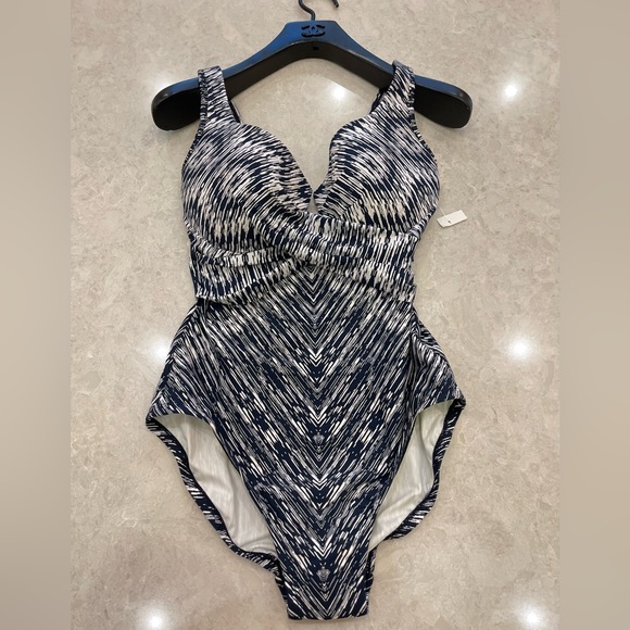 NEW MIRACLESUIT Silver Shores Criss Cross Escape One Piece Swimsuit Size 8 - Picture 5 of 10